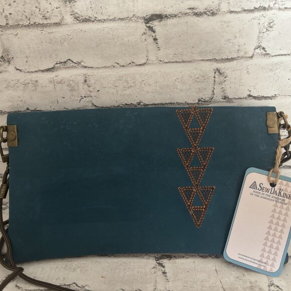 Hawaiian Sew Da Kine Turquoise And Brown Colored Purse NWT - Picture 2 of 4